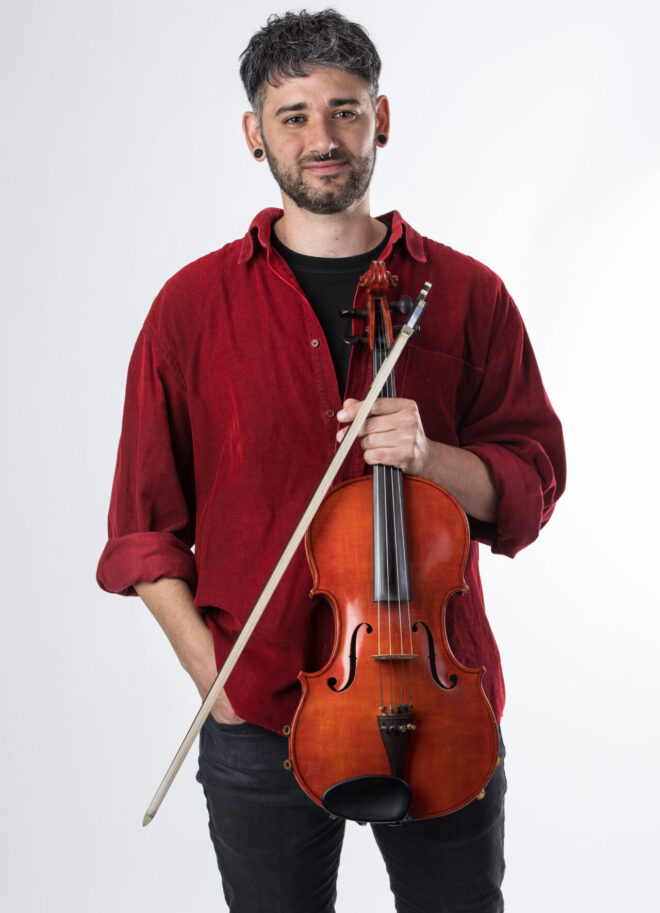 Lucas Rodríguez, viola.